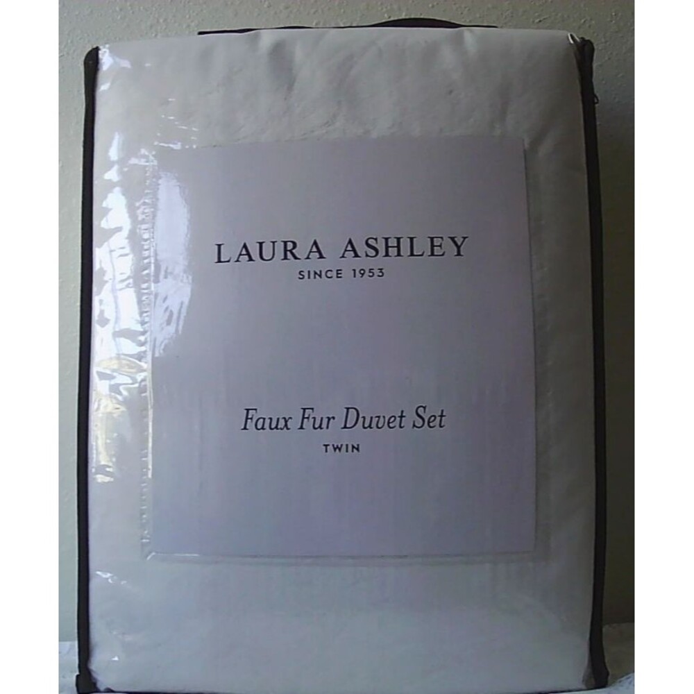 Laura Ashley Twin Faux Fur Duvet Set White NEW - Picture 3 of 3